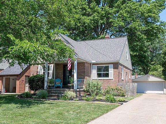 2nd image of 30906 Carlton Dr