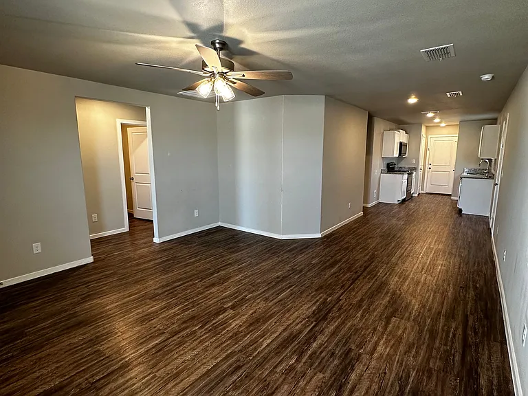 3505 Turner Ave — Photo 2