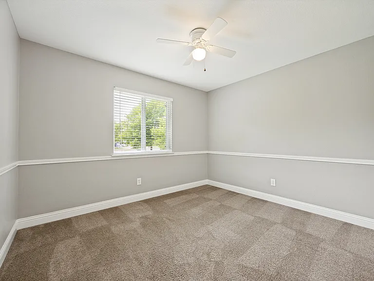 1601 Elm St — Photo 16