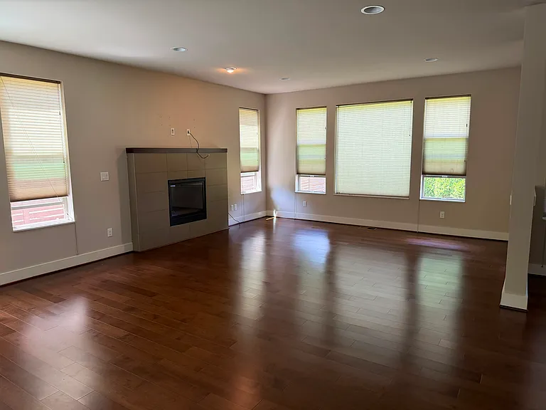 10301 Slater Ave NE — Photo 4