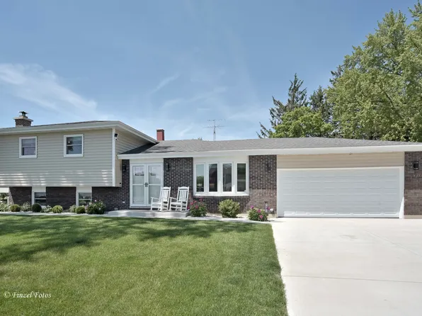 2901 Gregg Dr, McHenry, IL 60050