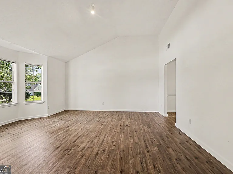 2233 Glen Briar Way — Photo 3