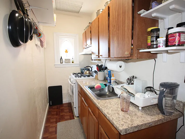 517 E Broadway #2 — Photo 16