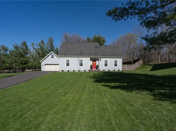 705 Greensview Dr, Watertown, NY 13601