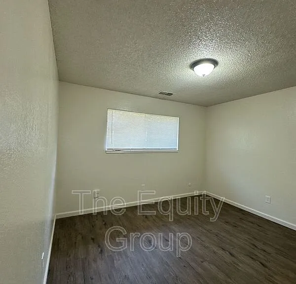 150 S Peppertree St — Photo 4