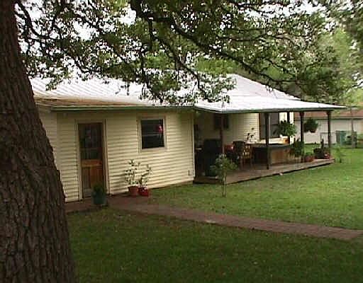 2nd image of 301 E HICKMAN ST