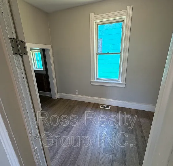 1418 Colburn St — Photo 7