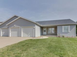 209 Pheasant Ln, Hudson, IL