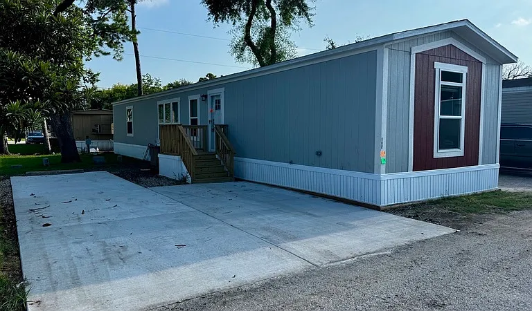 102 Fiesta Ln — Photo 1