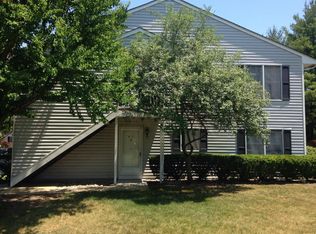 407 Ferncrest Ct, Three Bridges, NJ 08887