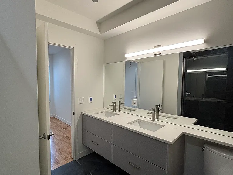 Double sink in primary bathroom