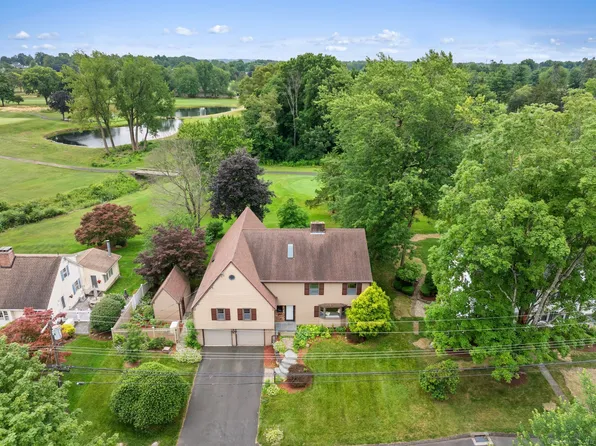 39 Pheasant Hill Drive, West Hartford, CT 06107