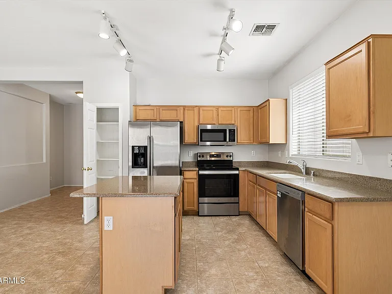 4323 W T Ryan Ln — Photo 13
