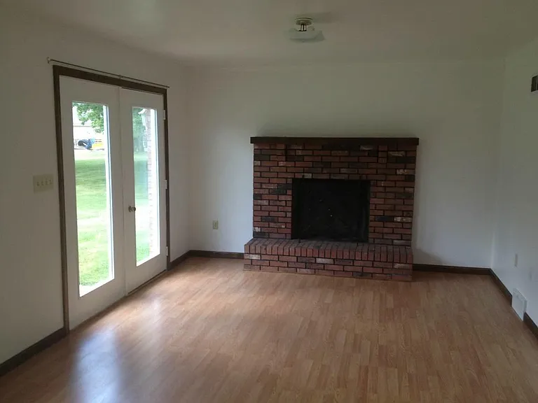 123 Brennburn Ln — Photo 16
