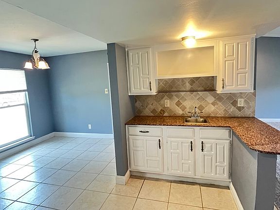 3rd image of 2938 Esquire Ln