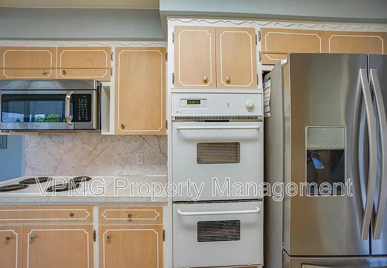 2218 E 18th St #A — Photo 11