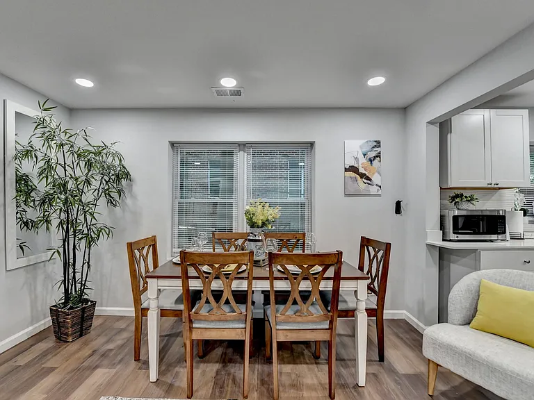 175 Burbank Dr NW #B — Photo 7