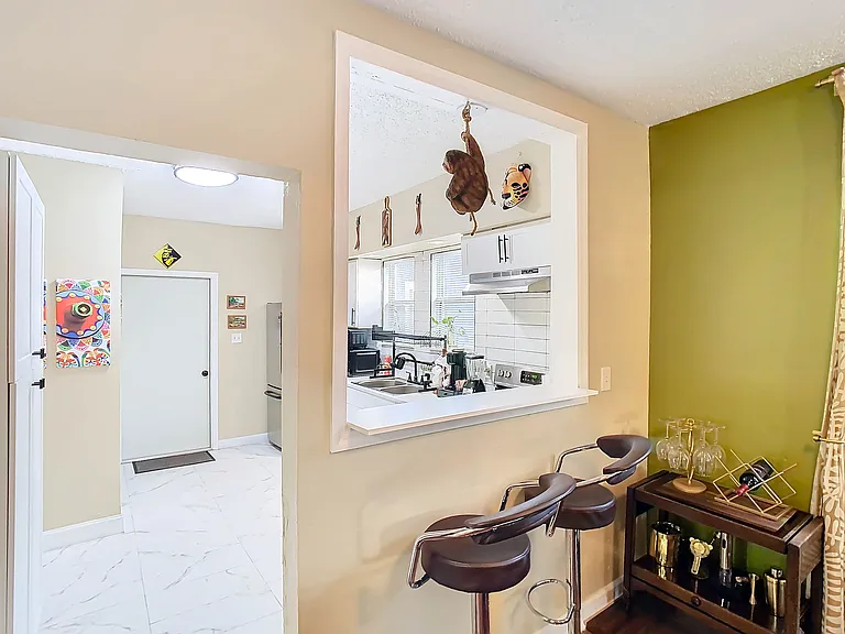 2904 Sanchez St — Photo 2