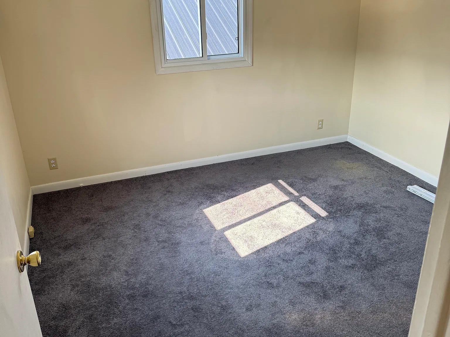 2 bed, $1,100 — Photo 3
