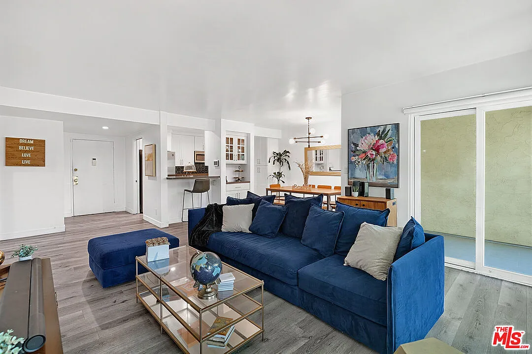 2 bed, 2.0 bath, 1074 sqft, $3,575 — Photo 4