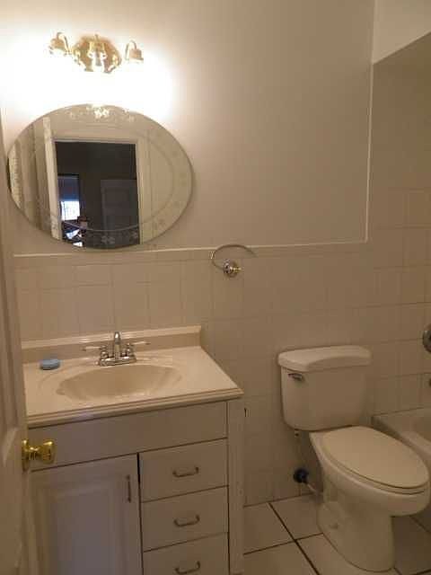 1st image of 4523 SW 6th Ave