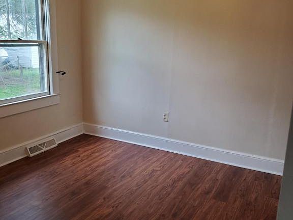 3rd image of 605 Pocahontas St