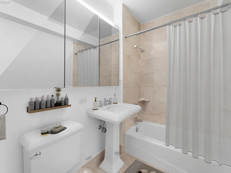 211 N End Ave #15E — Photo 5