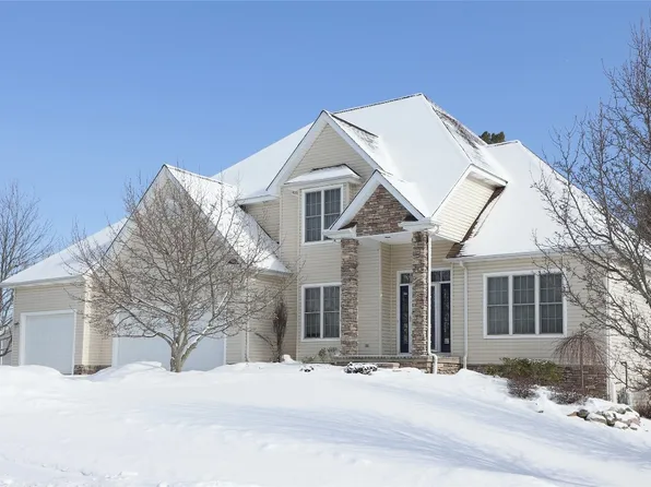 1229 Silver Dr, Erie, PA 16509