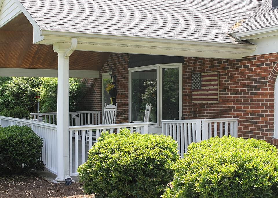 1st image of 128 Hickory Dr