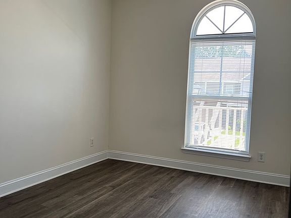 5th image of 111 Portsmith Dr Unit 6