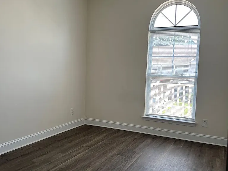 111 Portsmith Dr #6 — Photo 5