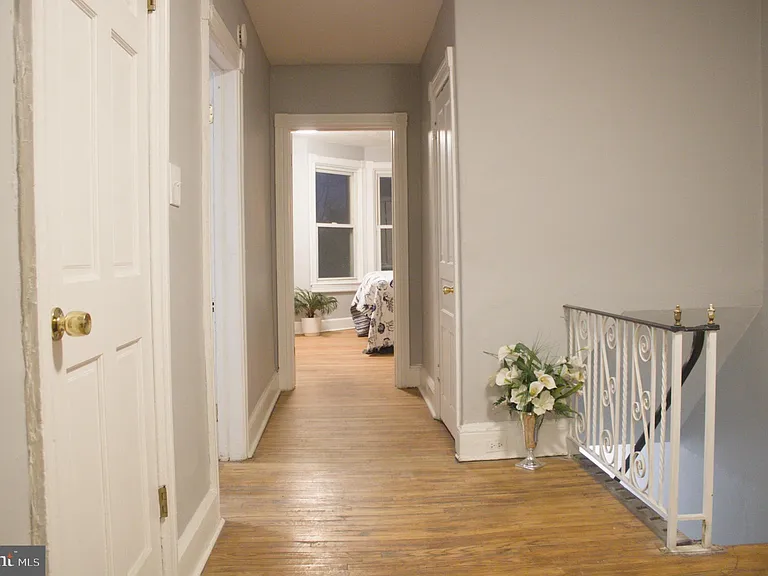 936 Carteret Ave — Photo 5