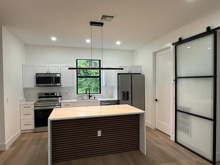 1034 E Alcalde Saint St E — Photo 10