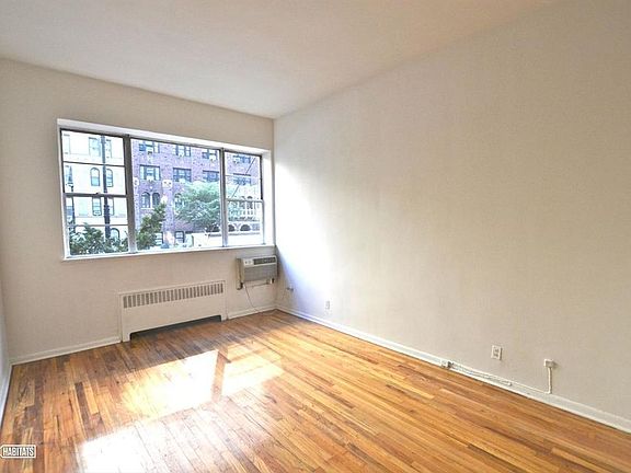 5th image of 44 W 72nd St APT 2B