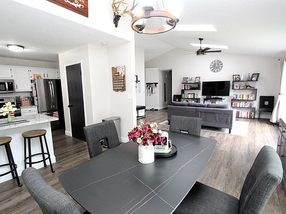 4th image of 4 N Brookfield Dr
