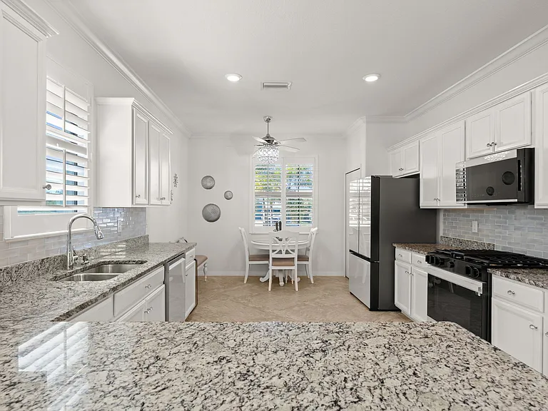 17233 Blue Ridge Pl — Photo 6