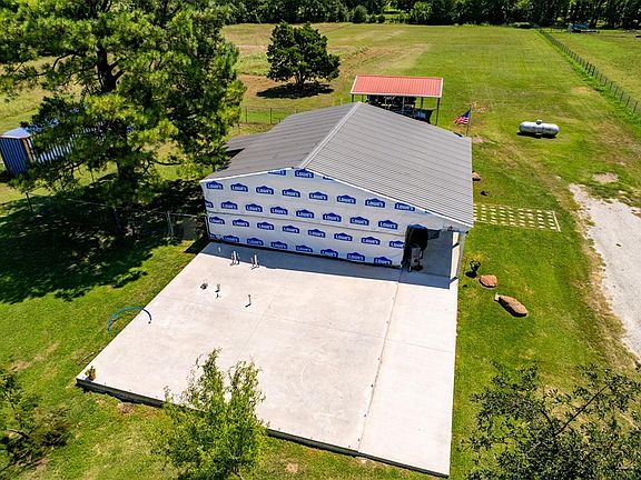 3rd image of 16409 Valley View Rd