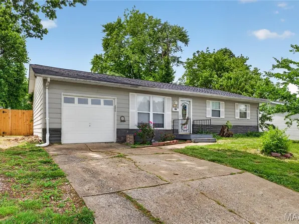 807 Estate Dr, O'Fallon, IL 62269