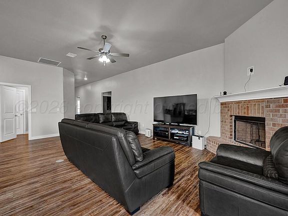 3rd image of 1639 Wesleyan St