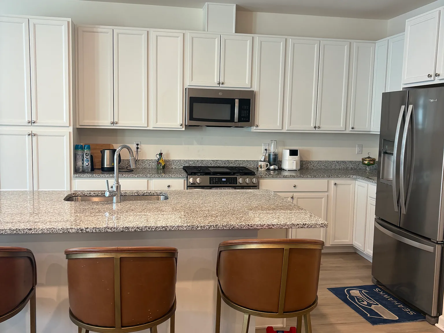 3 bed, 3.5 bath, 3300 sqft, $4,700 — Photo 4