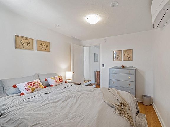 5th image of 9866 McBroom St #1