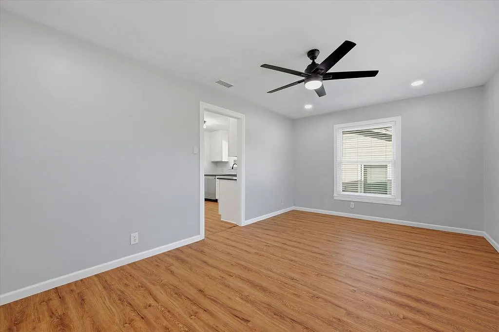 1412 E King St — Photo 3