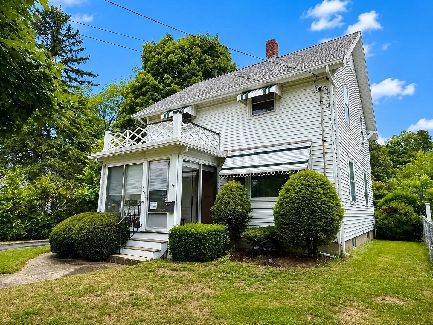 3 bed, 1.0 bath, 1250 sqft, $3,300 — Photo 1