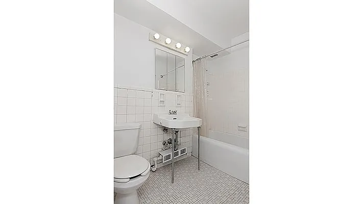 Sold by Fenwick Keats Real Estate | media 19