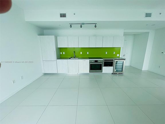 4th image of 501 NE 31st St Unit 4105