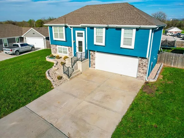 105 Lisa Ave, Lathrop, MO 64465