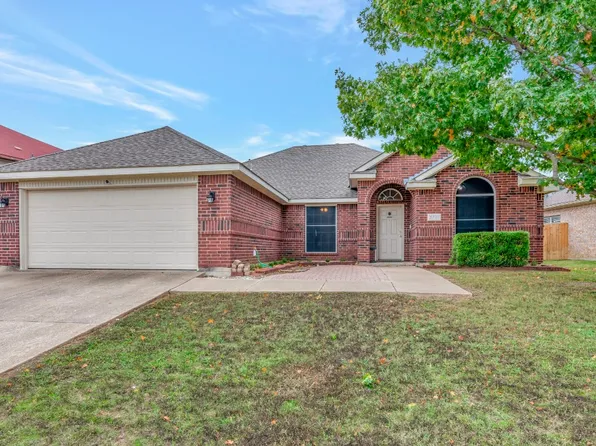 5731 Chelmsford Trl, Arlington, TX 76018