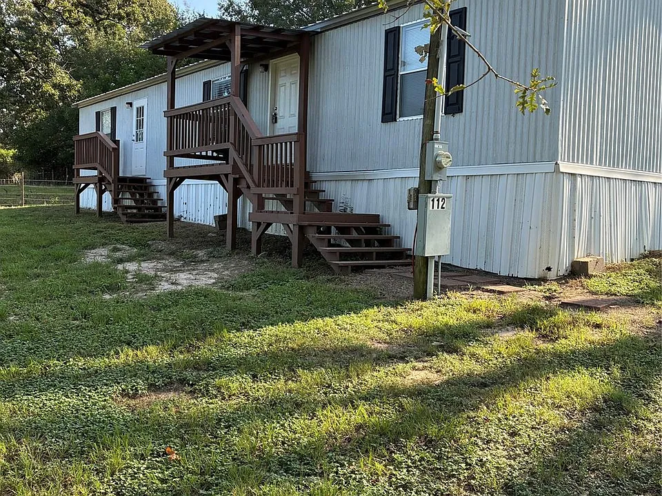 112 Strawberry Ln