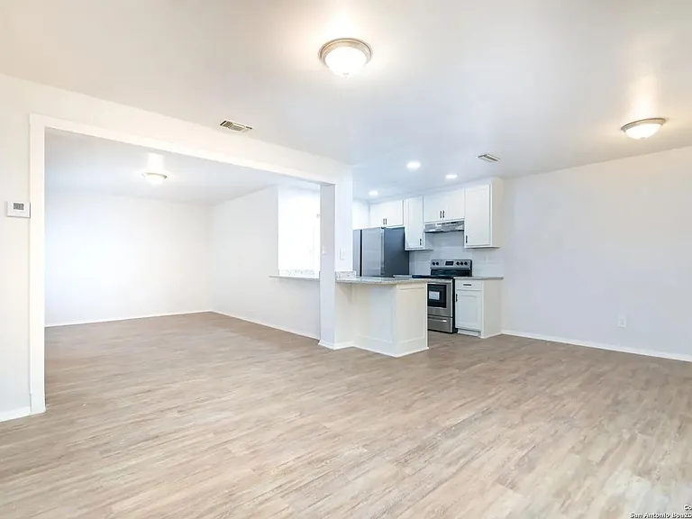5915 Gabor Dr — Photo 3