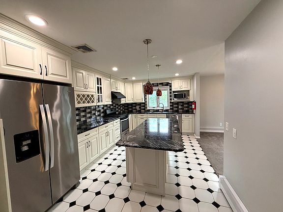 2nd image of 44 Willow Wood Ct Unit 1